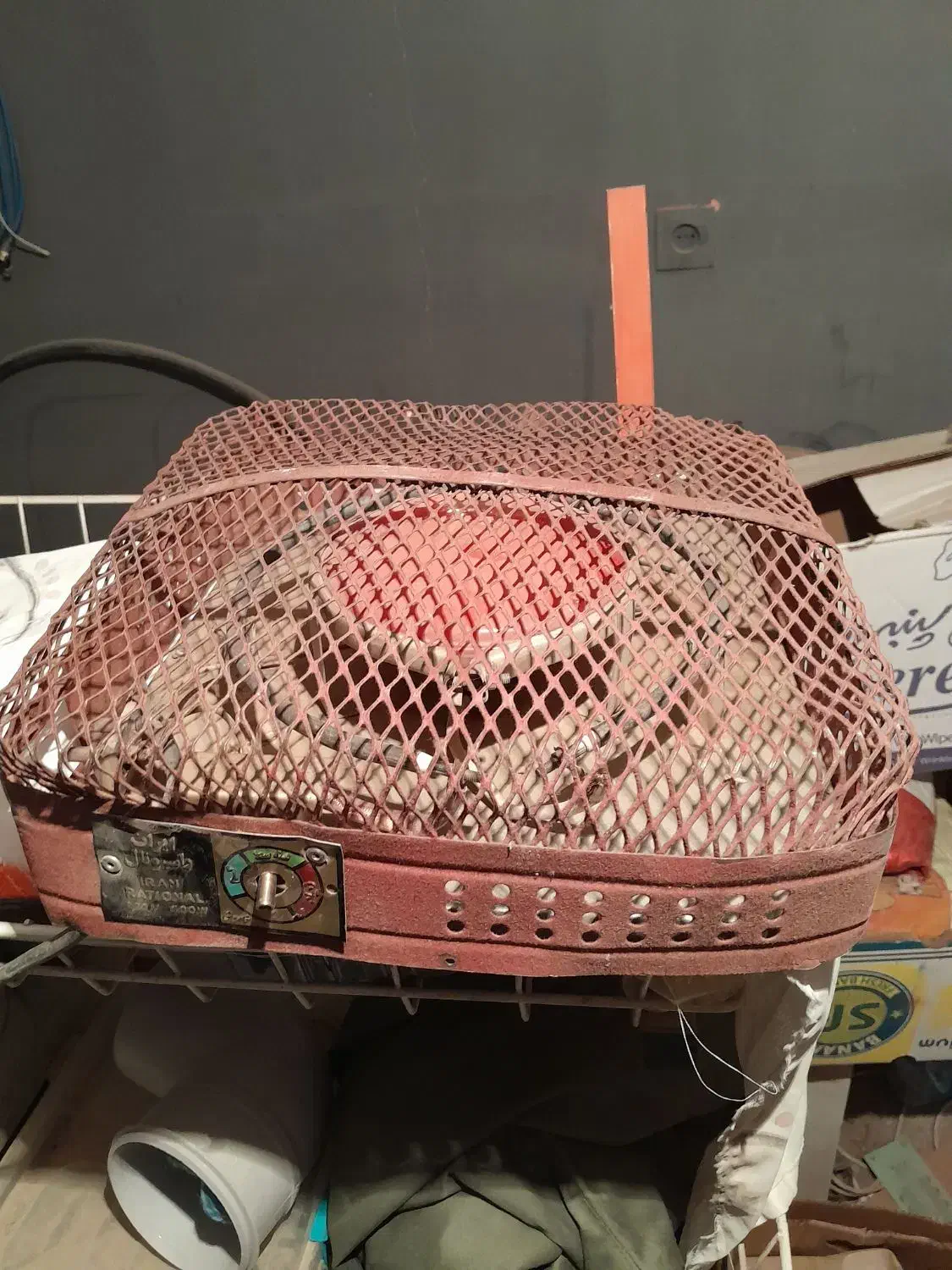 کرسی برقی لامپی|کلکسیون اشیاء عتیقه|اصفهان, بهارستان|دیوار