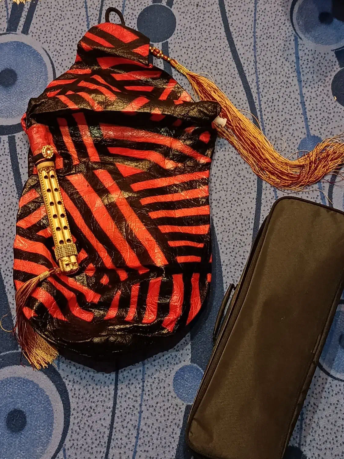 نی انبان(نی همبان)|سازهای بادی|شیراز, باغ تخت|دیوار