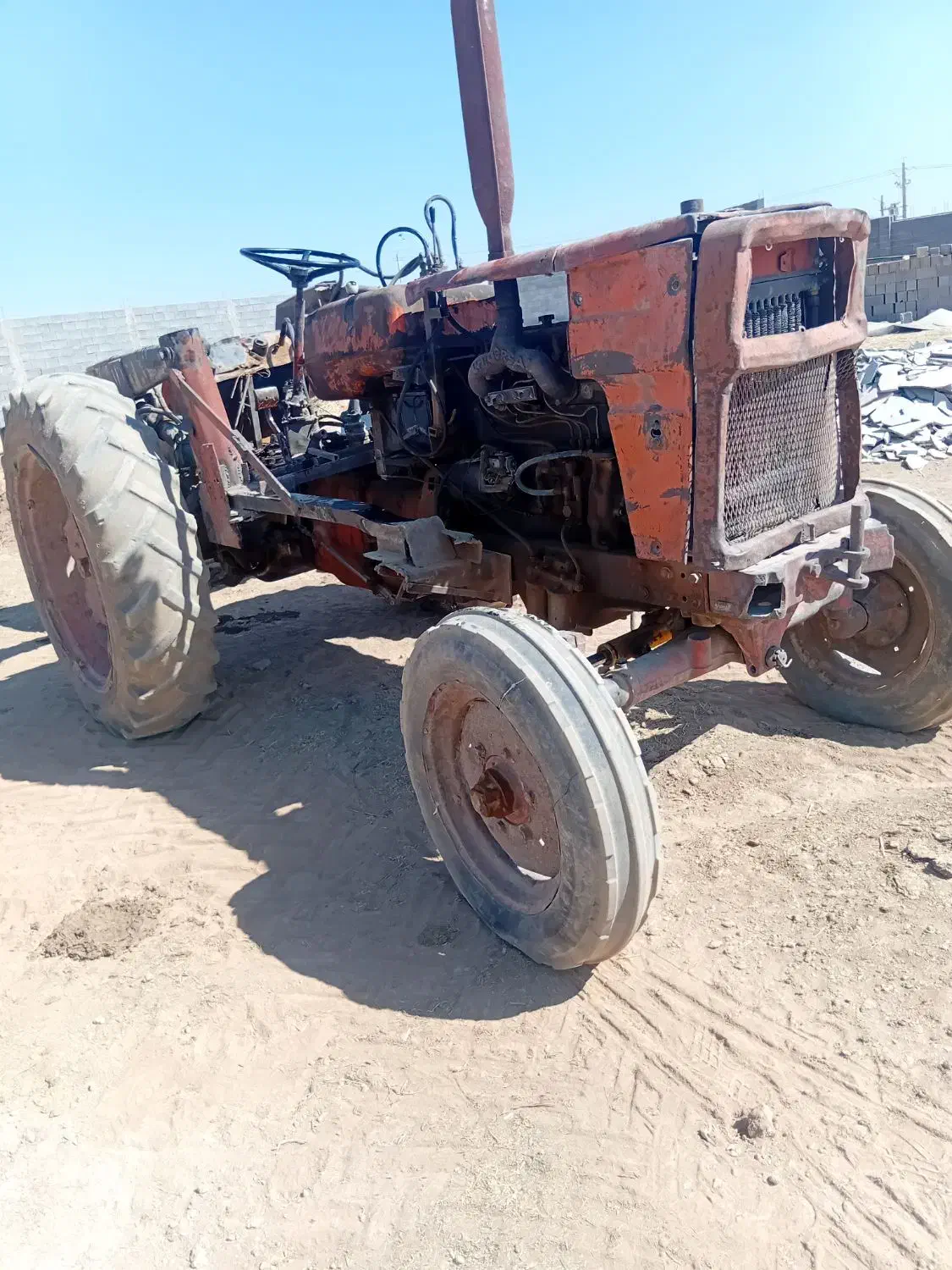 رومانی بیل عقب سالم معاوزه میشود|خودرو سنگین|خرم بید, |دیوار