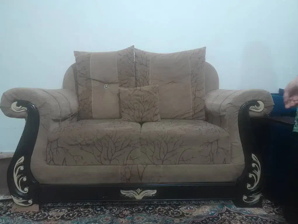 مبل ۷نفره بعلت تغییر دکوراسیون|مبلمان خانگی و میز عسلی|رشت, باهنر|دیوار