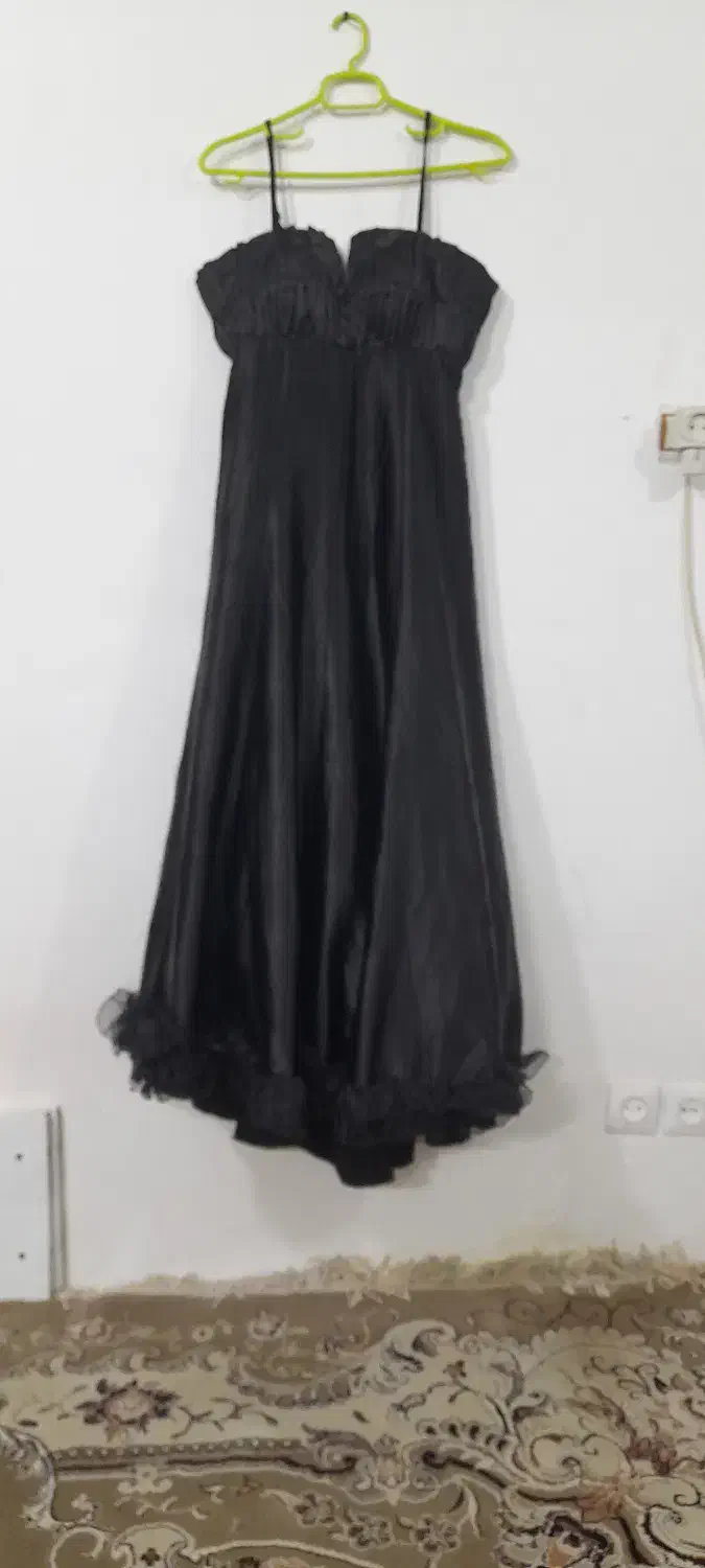 لباس مجلسی|لباس|مشهد, کوشش|دیوار