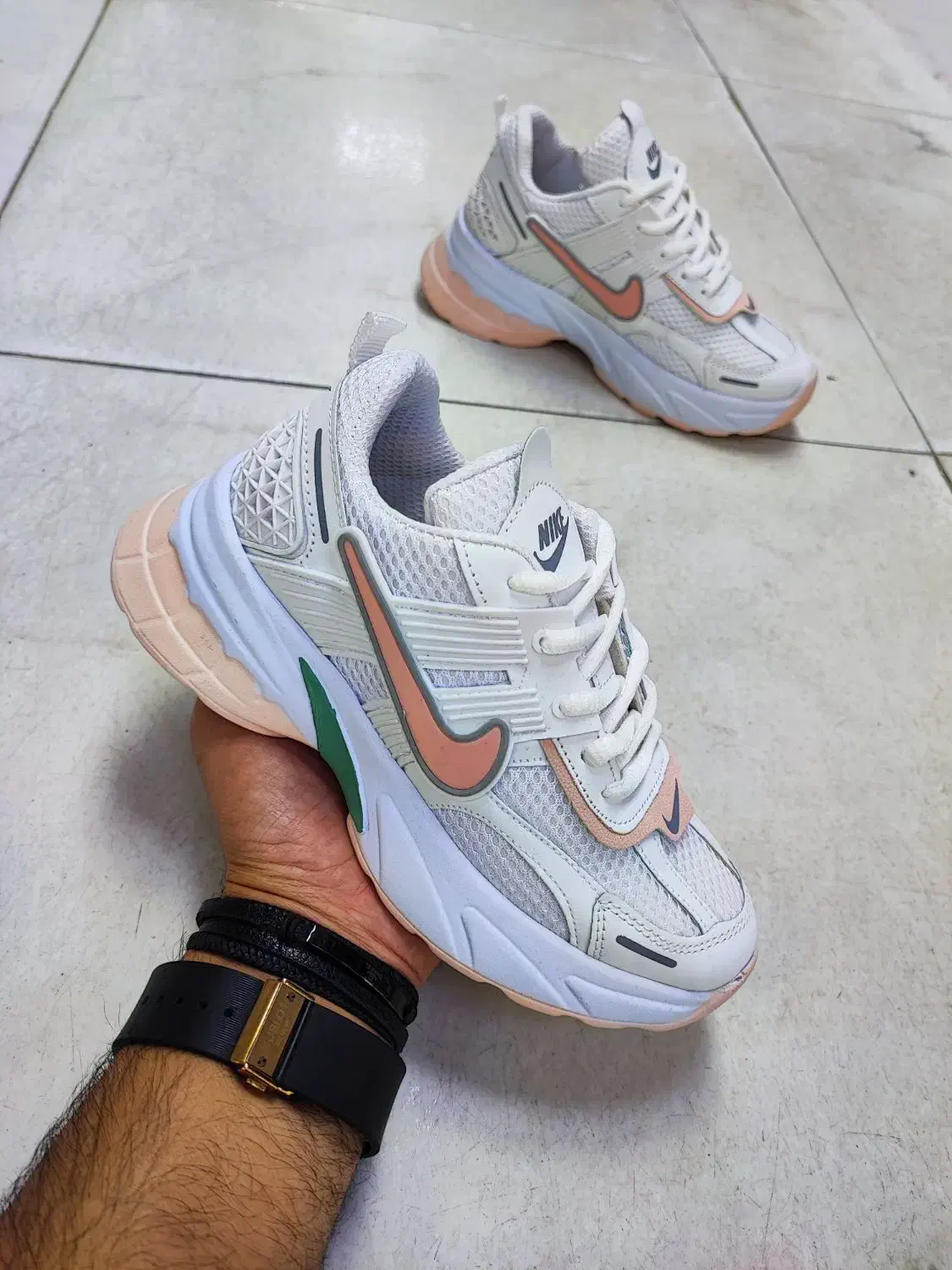 نایک v2k سایز37تا40|کیف، کفش، کمربند|سنندج, |دیوار