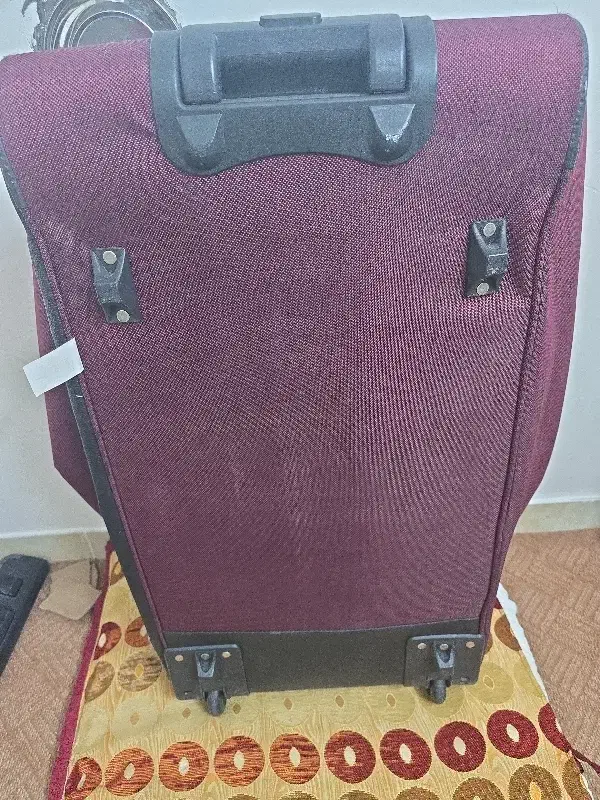 چمدان قرمز|کیف، کفش، کمربند|لار, |دیوار