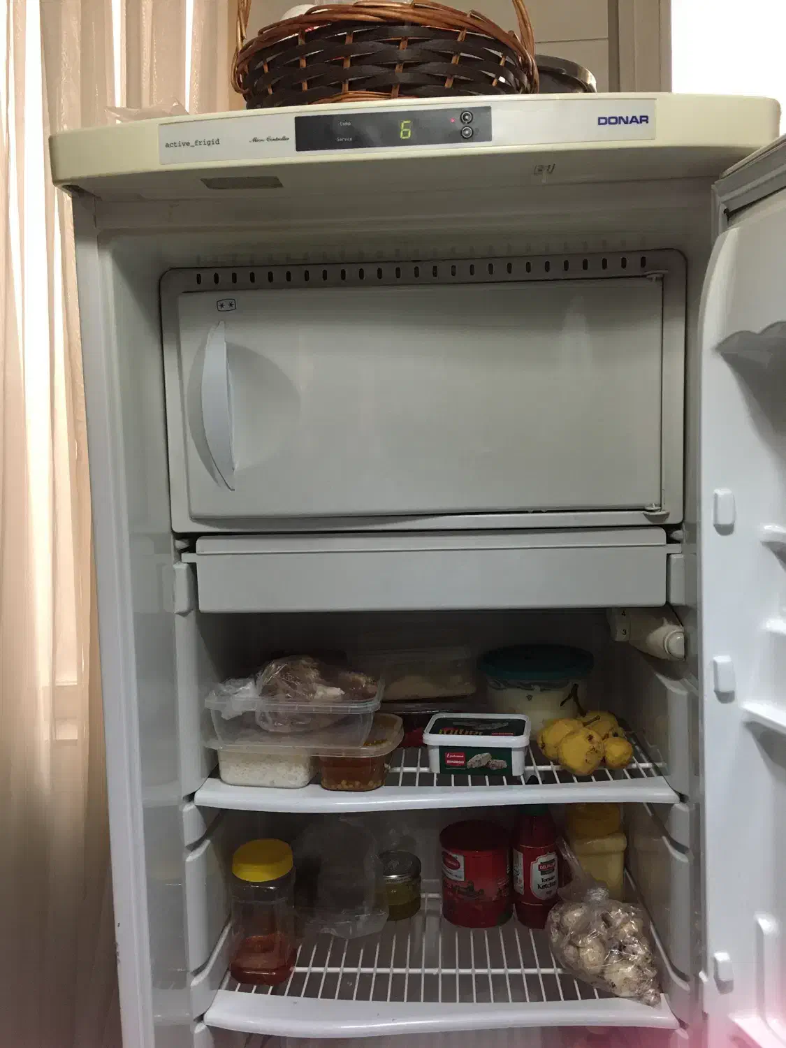 یخچال در حد نو|یخچال و فریزر|صحنه, |دیوار