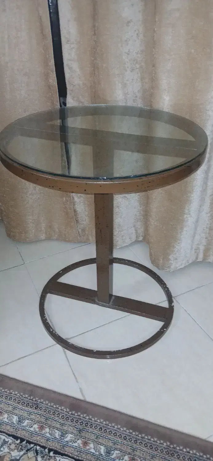 میز آهنی گرد|میز و صندلی غذاخوری|مشهد, کوی المهدی|دیوار