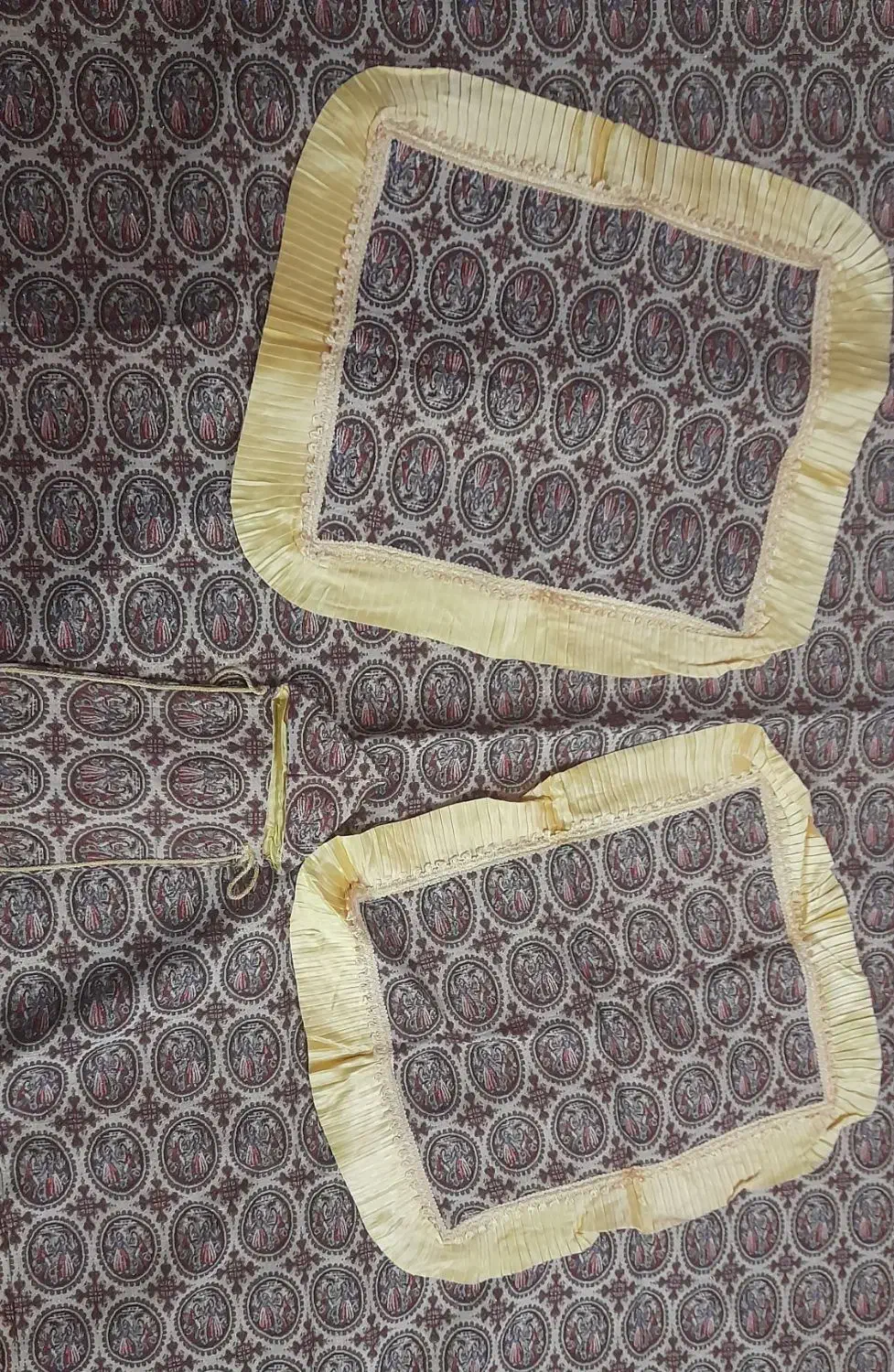 رو تختی همراه با یک جفت رو بالشتی|سرویس روتختی|کاشان, زیدی|دیوار