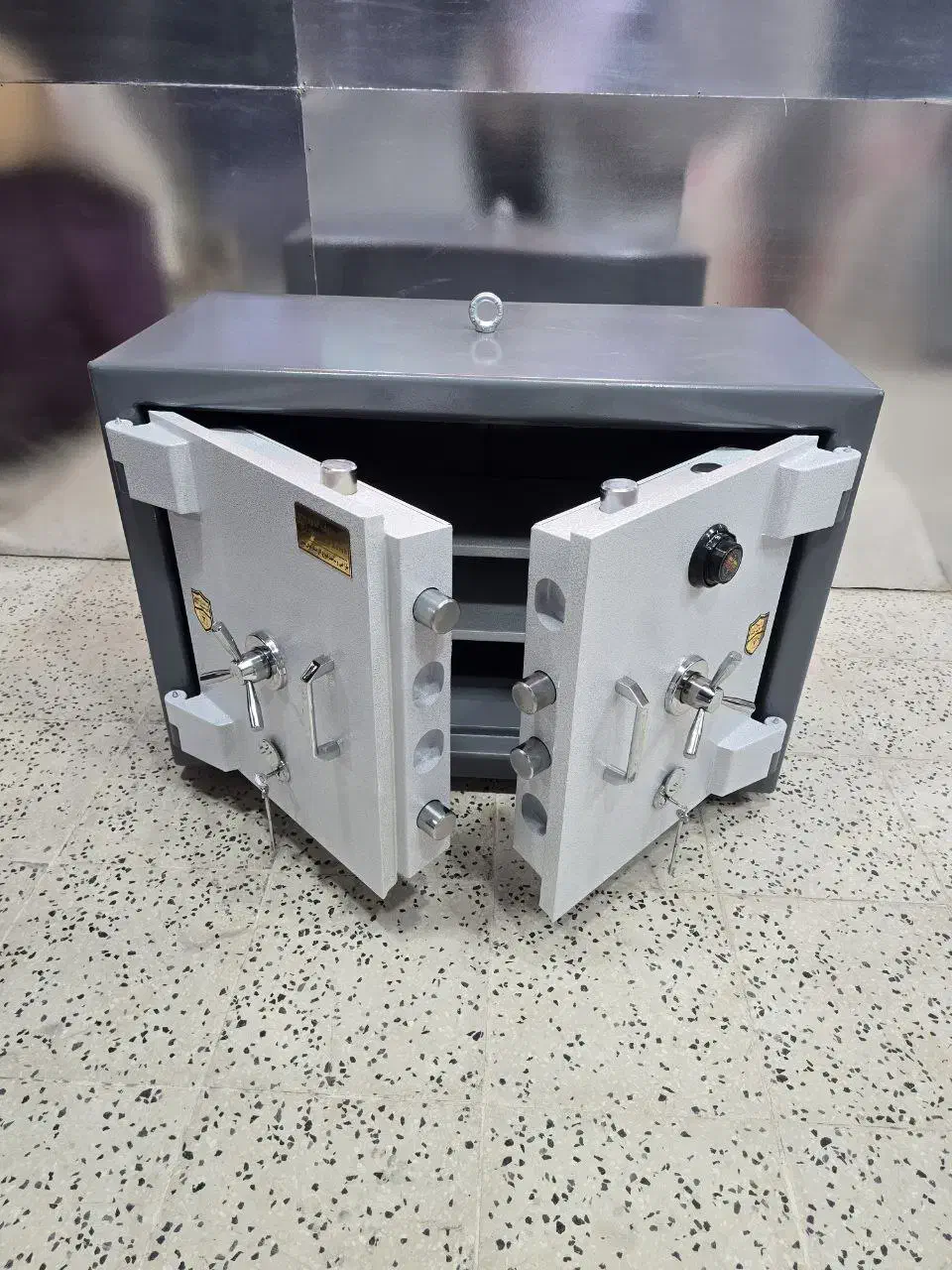 گاوصندوق زیرویترینی1متر عرض|ابزارآلات|قزوین, |دیوار