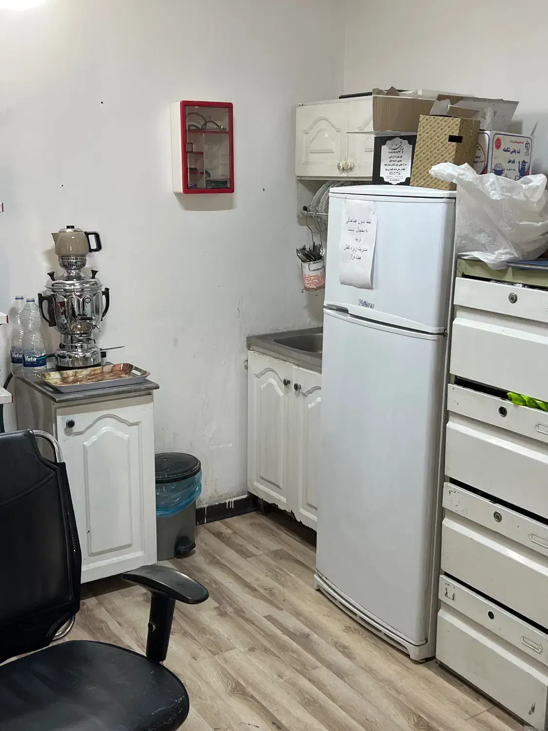 به یک نیروی خدماتی ابدارچی با گواهینامه نیازمندیم|استخدام سرایداری و نظافت|رباطکریم, شهرک صنعتی نصیرآباد|دیوار