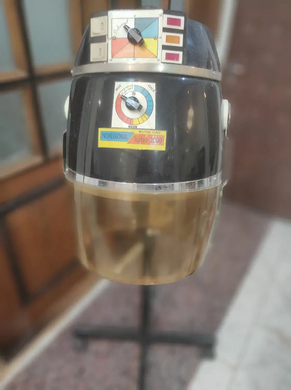 سشوار ایستاده|آرایشگاه و سالن‌های زیبایی|عنبران, |دیوار