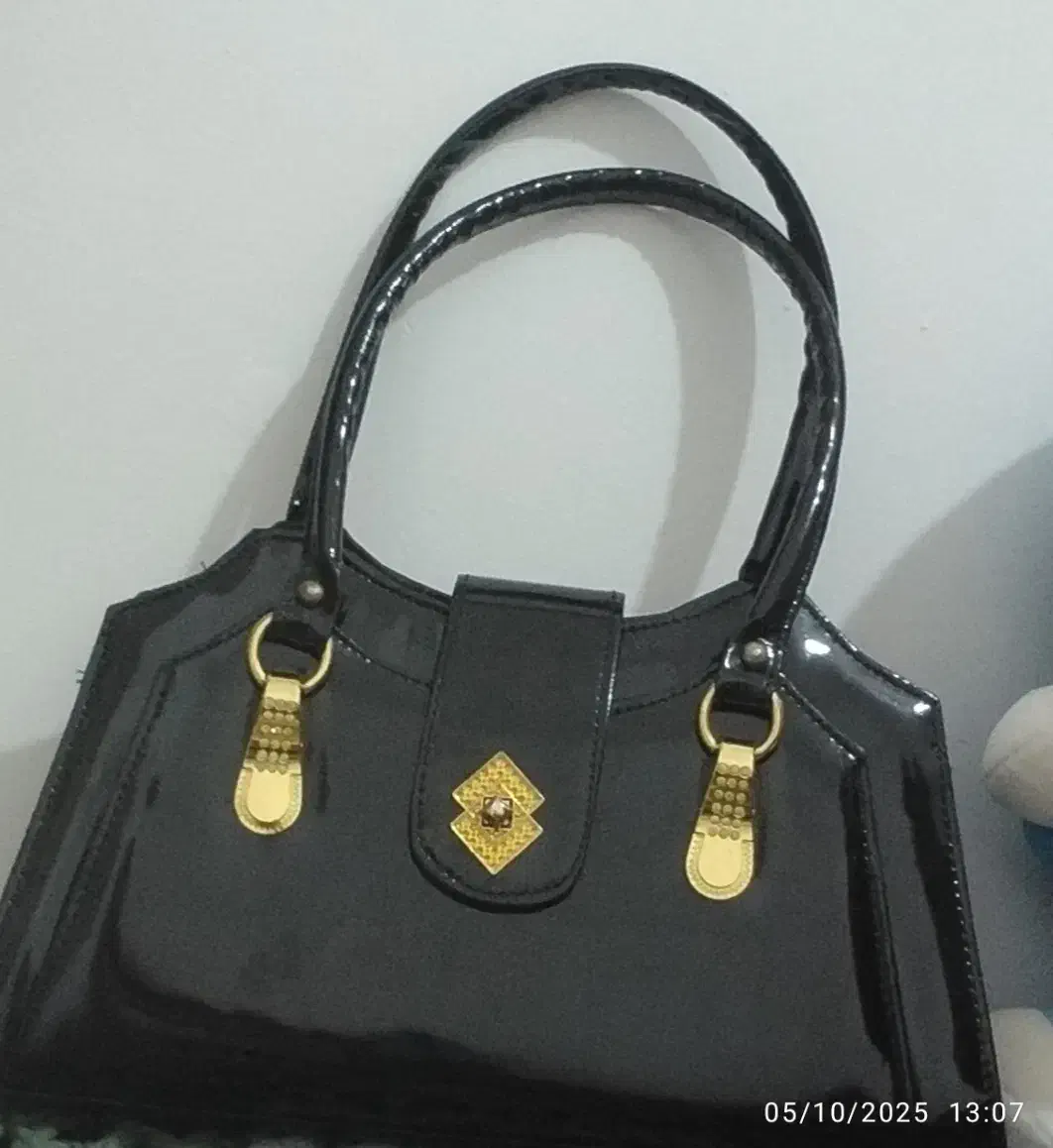 کیف|کیف، کفش، کمربند|کنارک, |دیوار