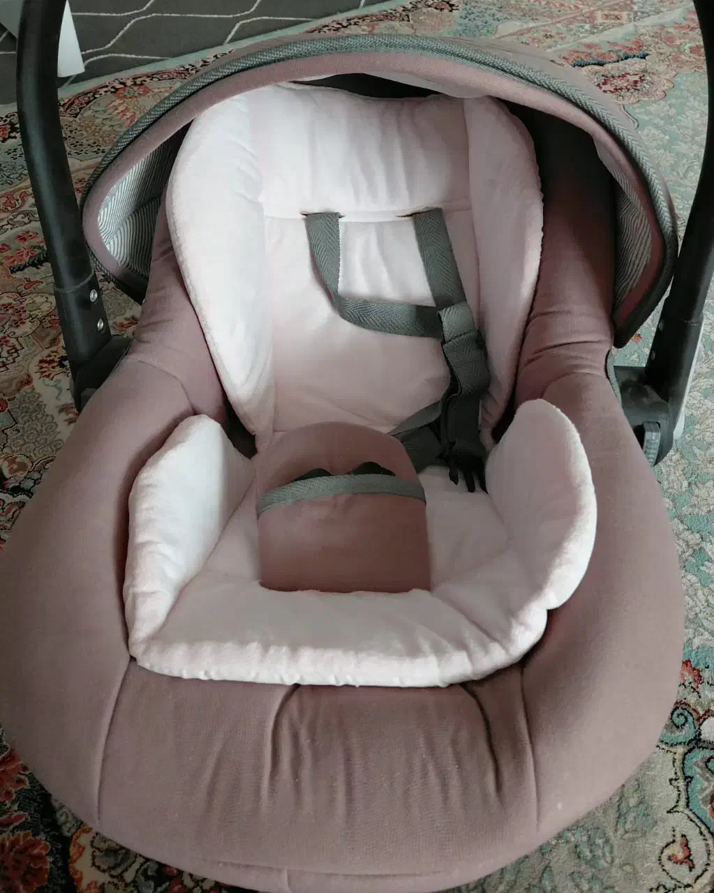 یک عدد صندلی ماشین مخصوص کودک و کریر به فروش میرسد|کالسکه و لوازم جانبی|سیرجان, |دیوار