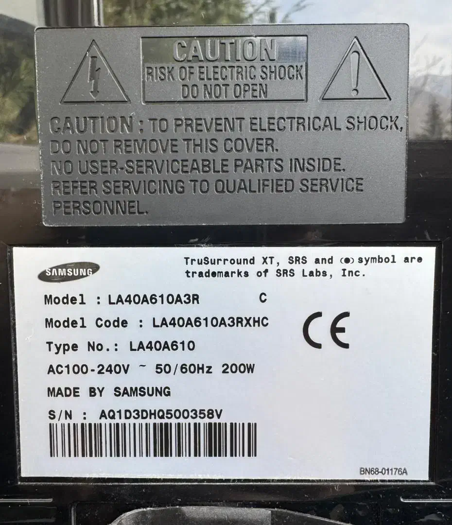 تلویزیون سامسونگ ۴۰ اینچ همراه با میز ترک|تلویزیون و پروژکتور|کلاردشت, |دیوار