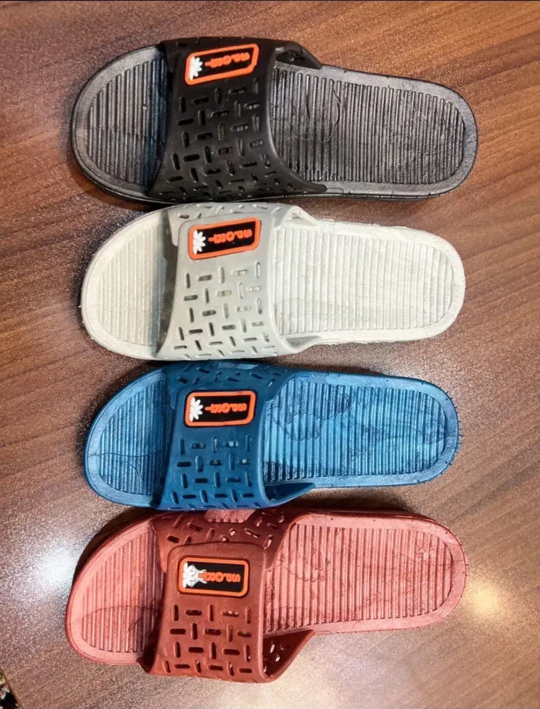 تولید کلیه دمپایی و فروش بصورت کلی وجزیی|عمده‌فروشی|مشهد, انقلاب|دیوار