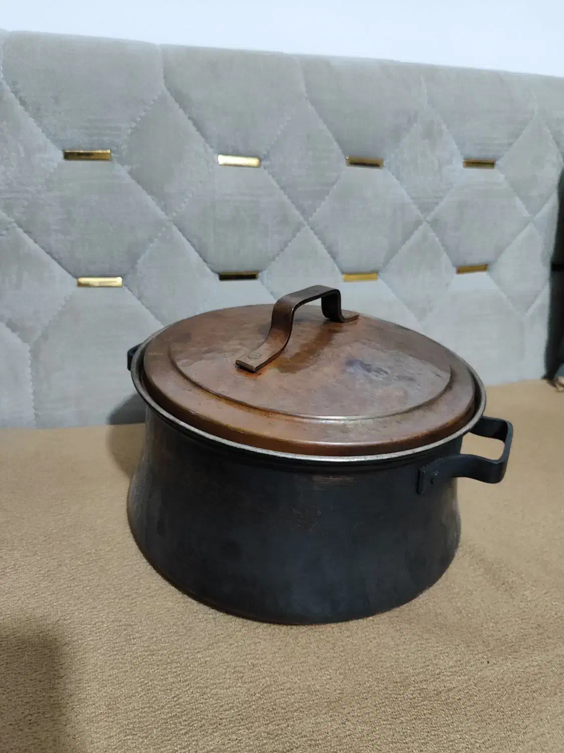 دیگچه مسی|کلکسیون اشیاء عتیقه|آران و بیدگل, |دیوار