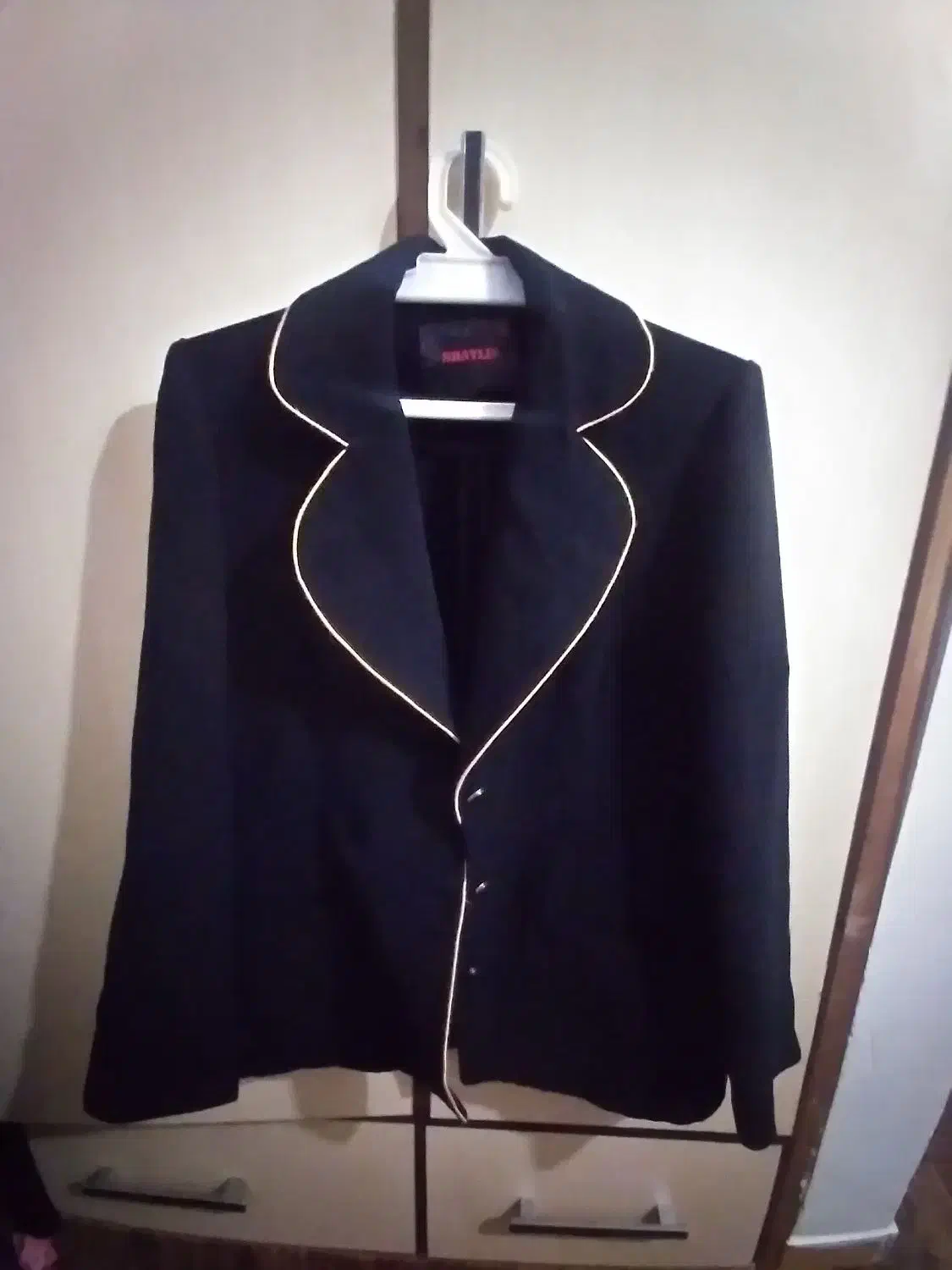 مانتو کتی|لباس|رشت, آب و برق|دیوار