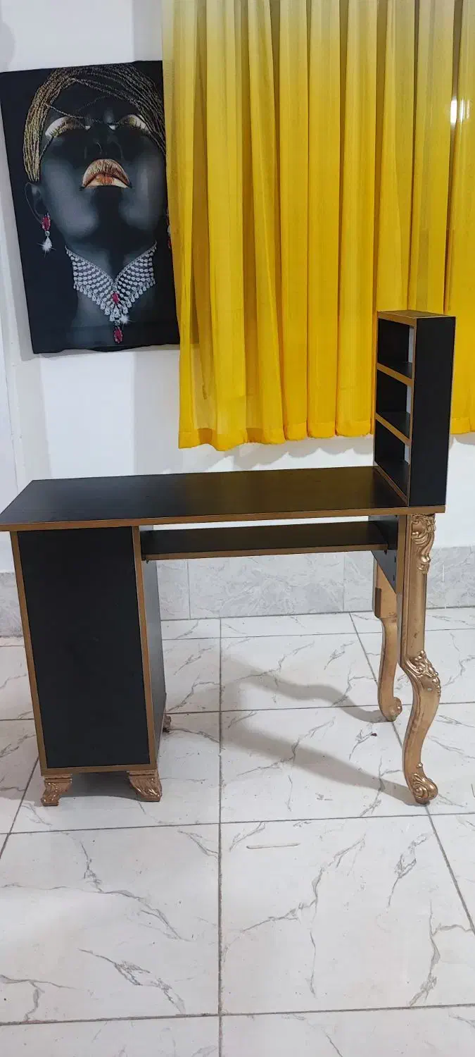 لوازم ارایشگاه|آرایشگاه و سالن‌های زیبایی|بروجرد, |دیوار