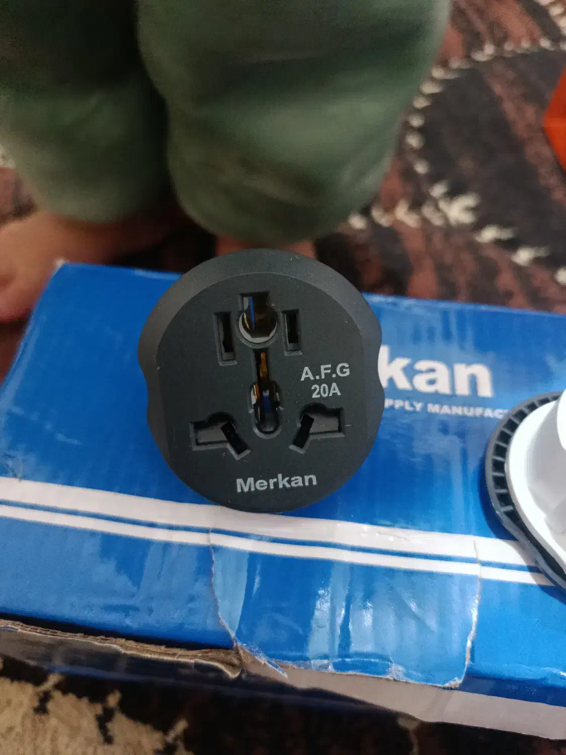 تبدیل برق 3 به 2 برند مرکان|لوازم جانبی موبایل و تبلت|شیراز, منطقه هوایی شهید دوران|دیوار