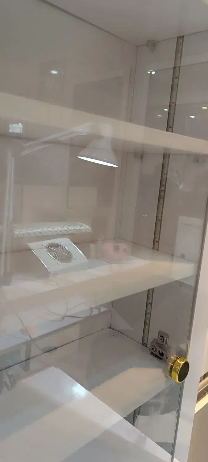 استند استفاده نشده|آرایشگاه و سالنهای زیبایی|اصفهان, باغ زیار|دیوار