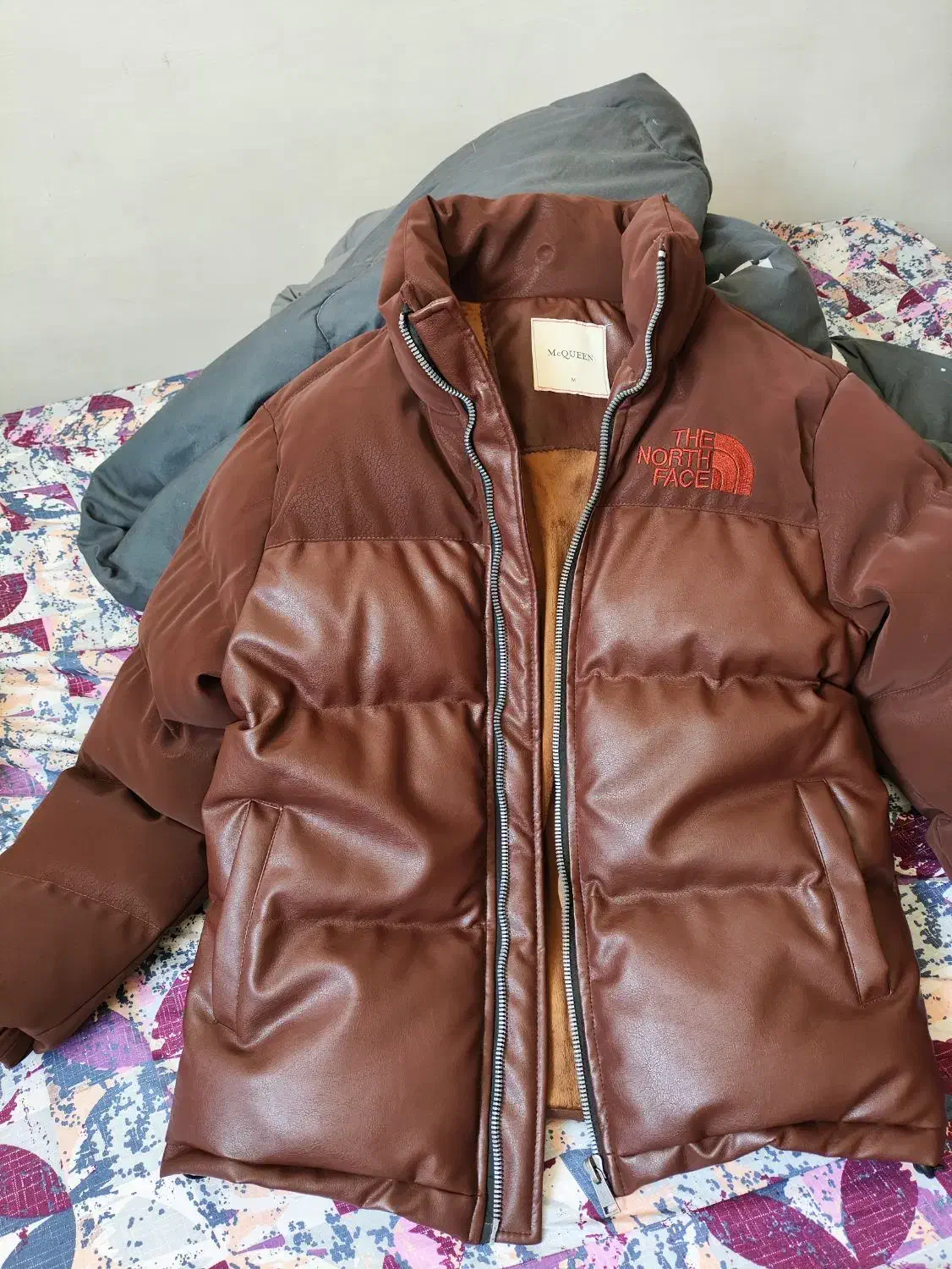 کاپشن Mc Queen|لباس|شاهین‌شهر, دهخدا|دیوار