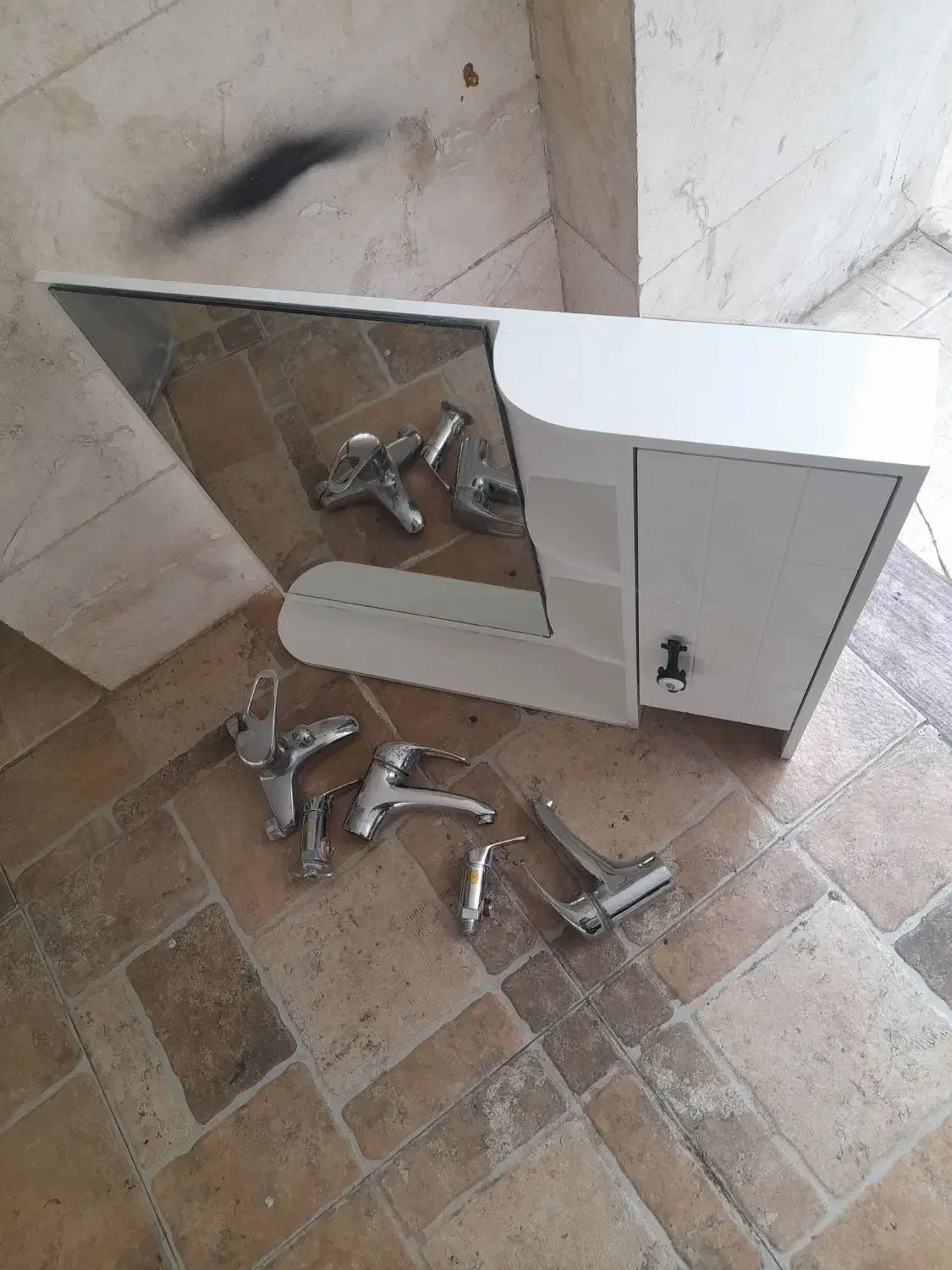 شیرالات بهداشتی وایینه.باکس دار|لوازم سرویس بهداشتی|کیش, |دیوار