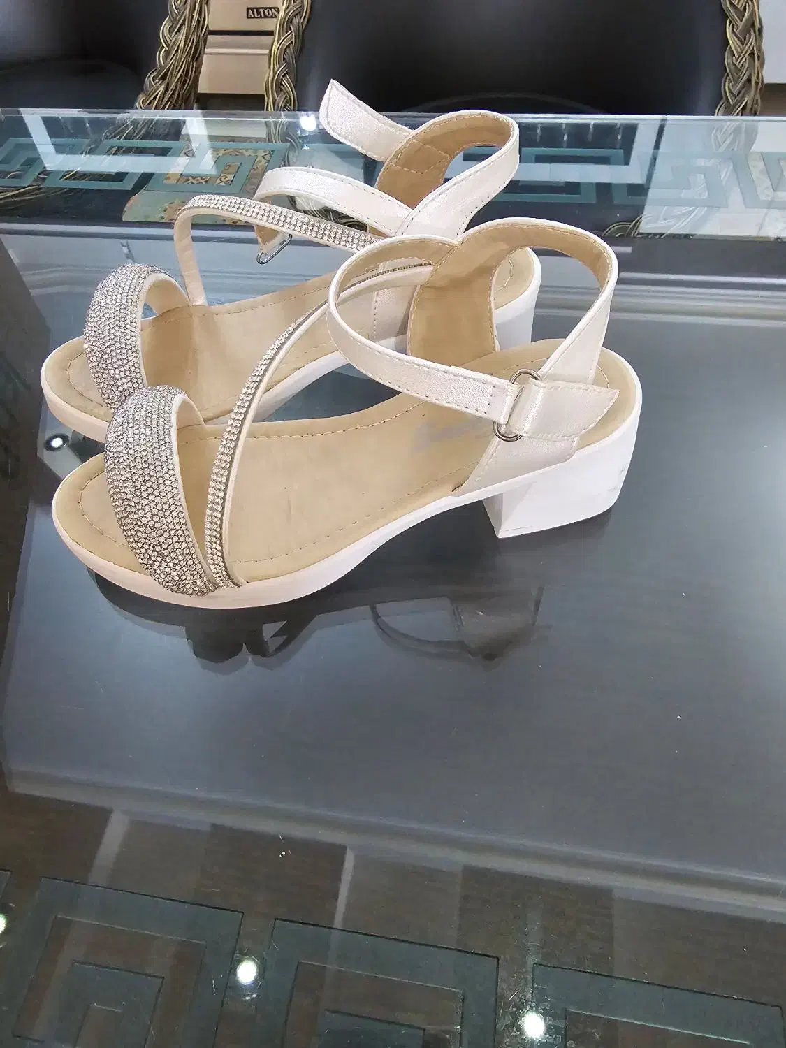 صندل مجلسی|کیف، کفش، کمربند|نیشابور, هفده شهریور|دیوار