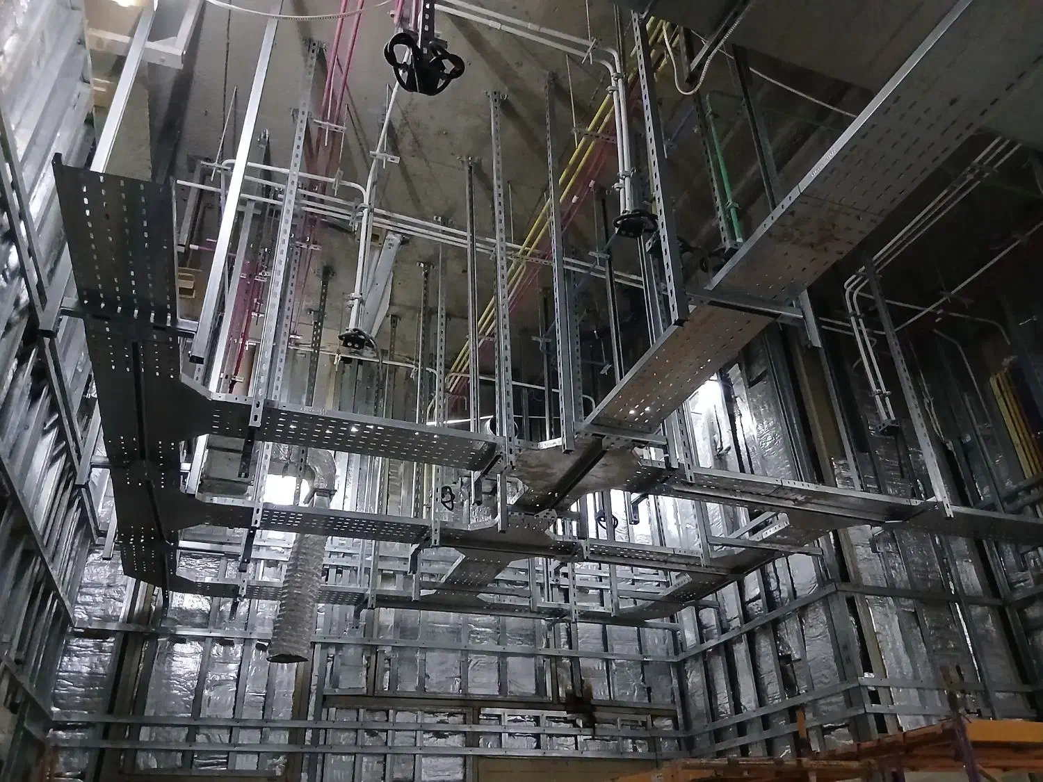 نیروی برقکار ماهر و نیمه ماهر و نیروی ساده|استخدام صنعتی، فنی، مهندسی|قم, مسکن مهر|دیوار