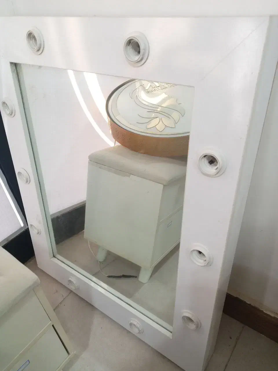 لوازم آرایشگاهی|آرایشگاه و سالن‌های زیبایی|گنبد کاووس, |دیوار