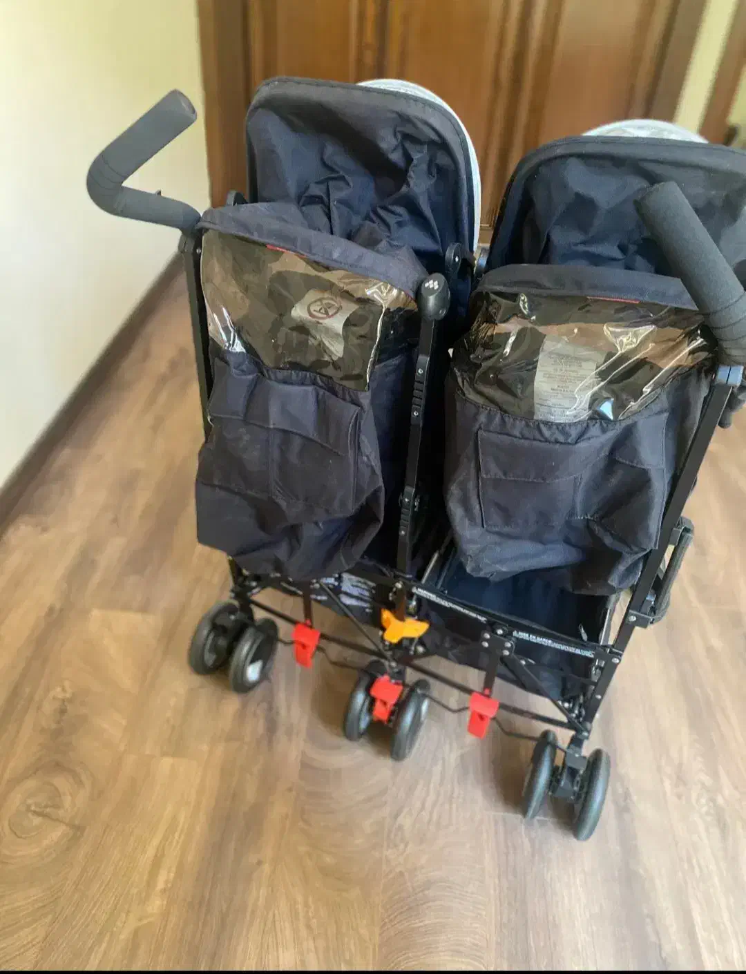 کالسکه  دوقلو  عصایی|کالسکه و لوازم جانبی|تهران, سعادت‌آباد|دیوار