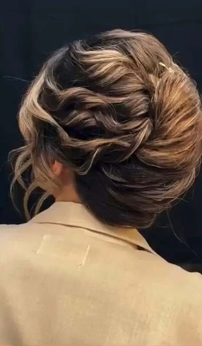 نیازمند پرسنل رنگ و لایت هستیم|خدمات آرایشگری و زیبایی|پرند, فاز ۶|دیوار