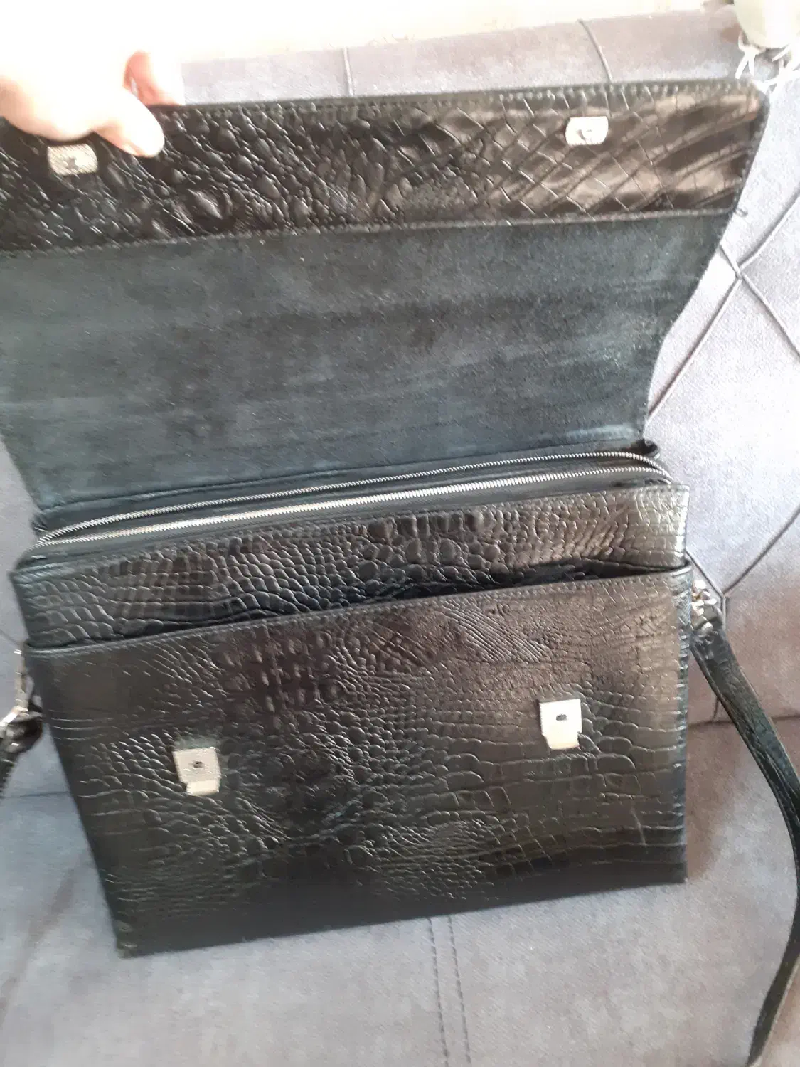 کیف دانشجویی و جای لبتاپ بسیار تمیز|کیف، کفش، کمربند|پرند, فاز ۵|دیوار