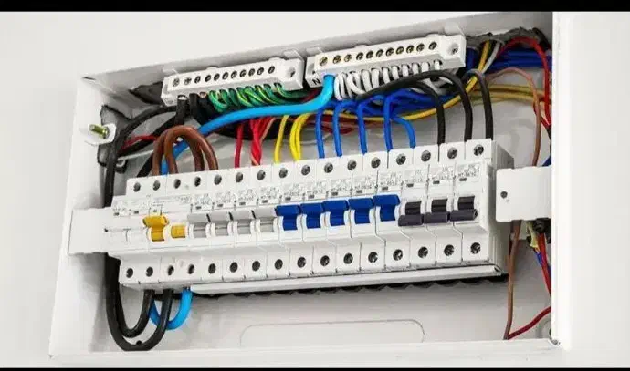 برقکار رفع اتصال برق کار صنعتی سیمکش سیم کشی لوستر|خدمات پیشه و مهارت|تبریز, |دیوار