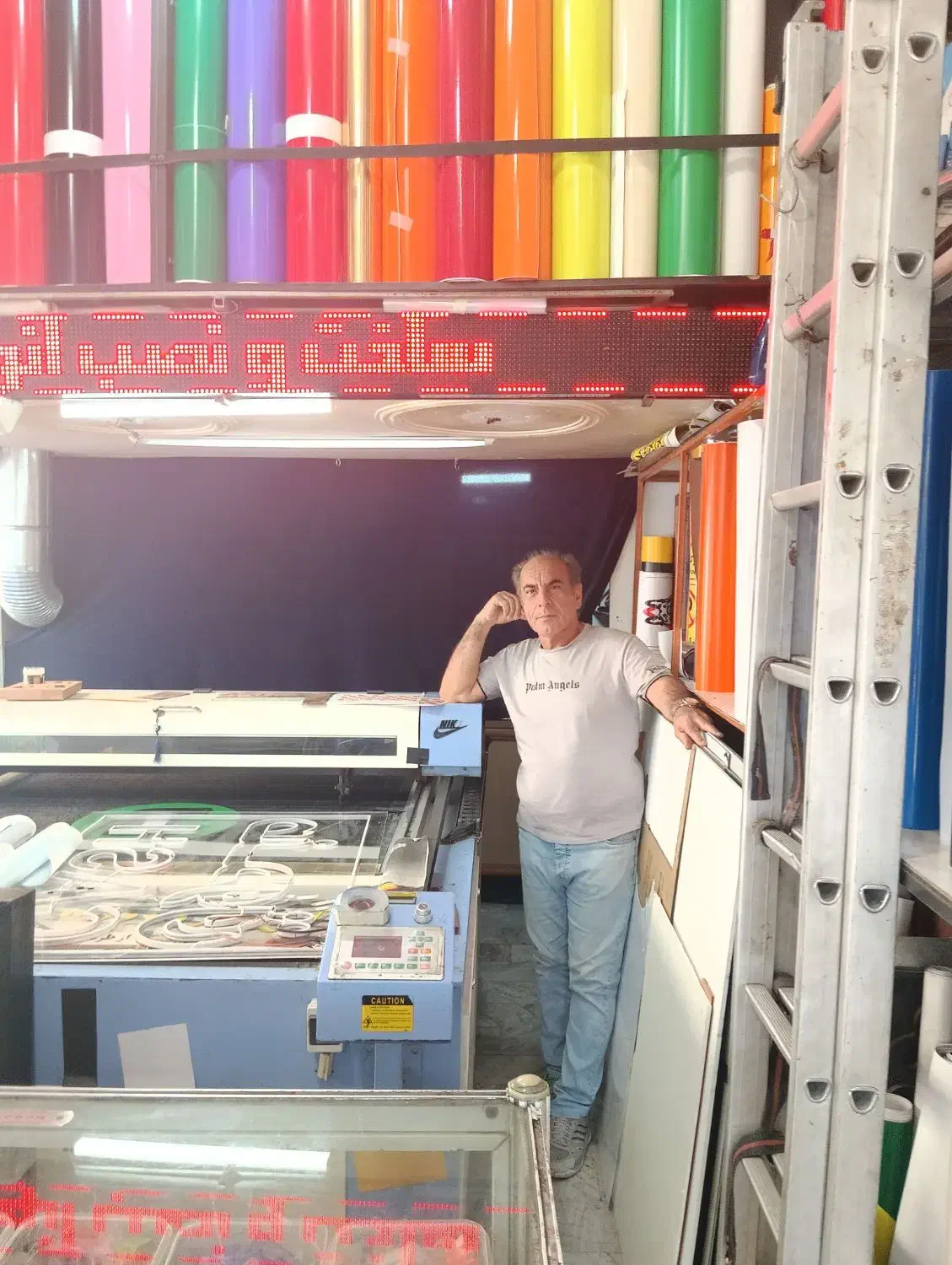 نصب و ساخت تابلو و بنر و چلنیوم، ال ای دی|خدمات پیشه و مهارت|فردیس, قریشی|دیوار