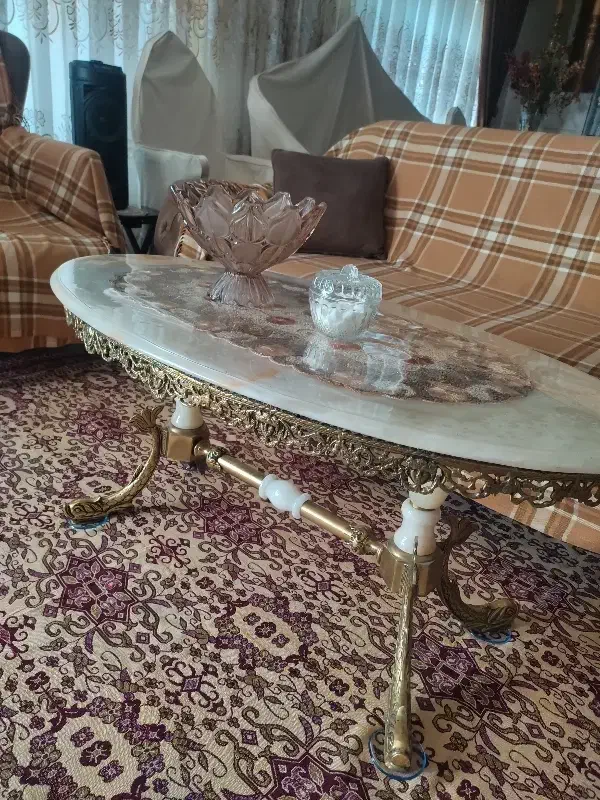 سه عدد میز برنزی ..یک عدد بزرگ ۲ عدد عسلی|مبلمان خانگی و میز عسلی|تبریز, |دیوار