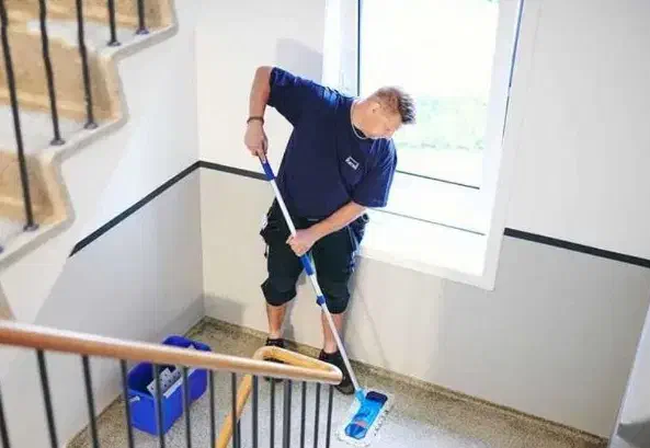 خدمات راه پله پارکینگ ساختمان/و پاساژبا جای خواب|استخدام سرایداری و نظافت|تهران, علم و صنعت|دیوار