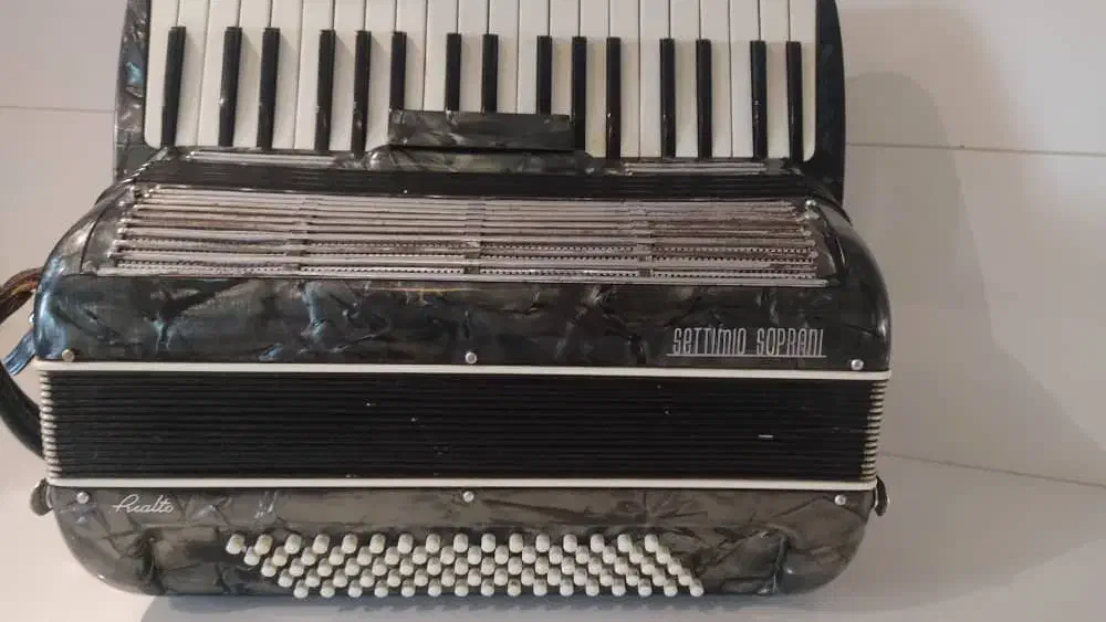 آکاردیون|پیانو، کیبورد، آکاردئون|گنبد کاووس, |دیوار