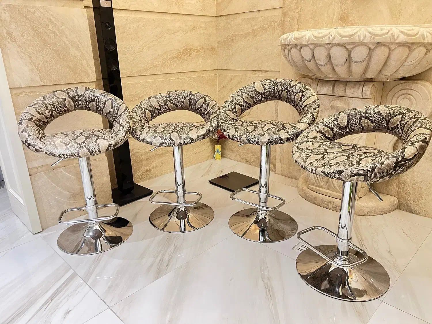 ۴ عدد صندلی جک دار|صندلی و نیمکت|تبریز, |دیوار