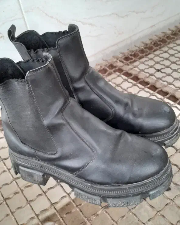 نیم بوت|کیف، کفش، کمربند|کلاله, |دیوار