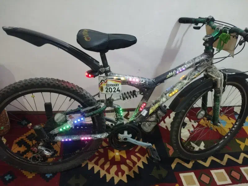 المپیا|دوچرخه، اسکیت، اسکوتر|باغستان, |دیوار