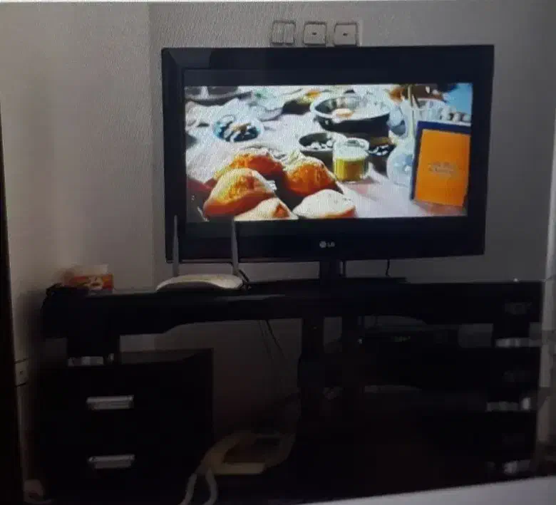 تلویزیون ۳۲ اینچ الجی+زیر تلویزیون|تلویزیون و پروژکتور|تکاب, |دیوار