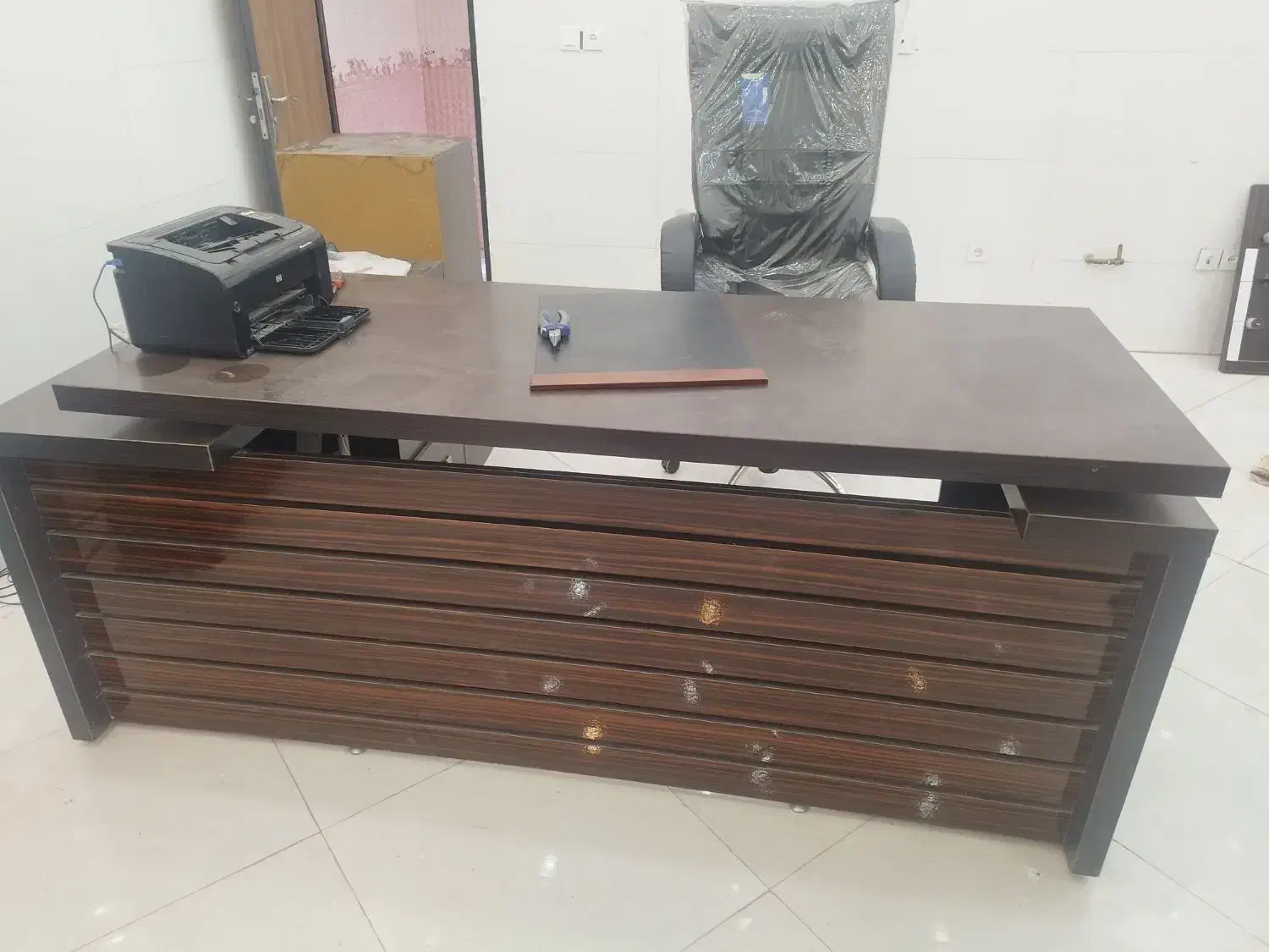 میز وصندلی اداری|دفتر کار|هشتگرد, هشتگرد قدیم|دیوار