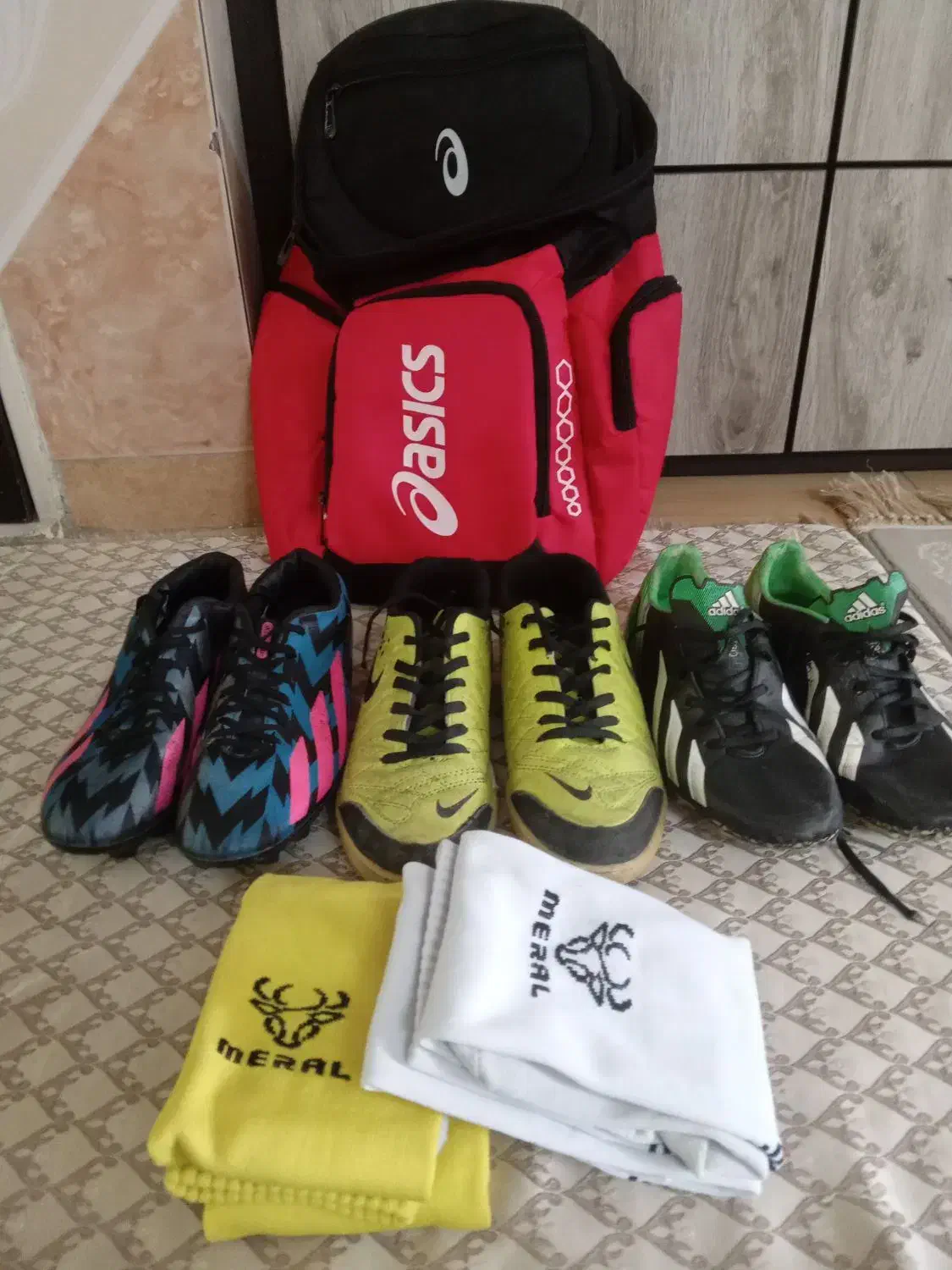 کتونی فوتبال سالنی سایز ۳۹ قیمت ۲۰۰|کیف، کفش، کمربند|پاکدشت, پاکدشت (مامازند)|دیوار