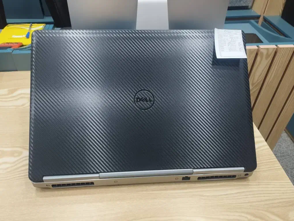 هیولای رندر سنگین Dell7720 با ۸ گیگ گرافیک مجزا|رایانه همراه|تهران, میدان ولیعصر|دیوار