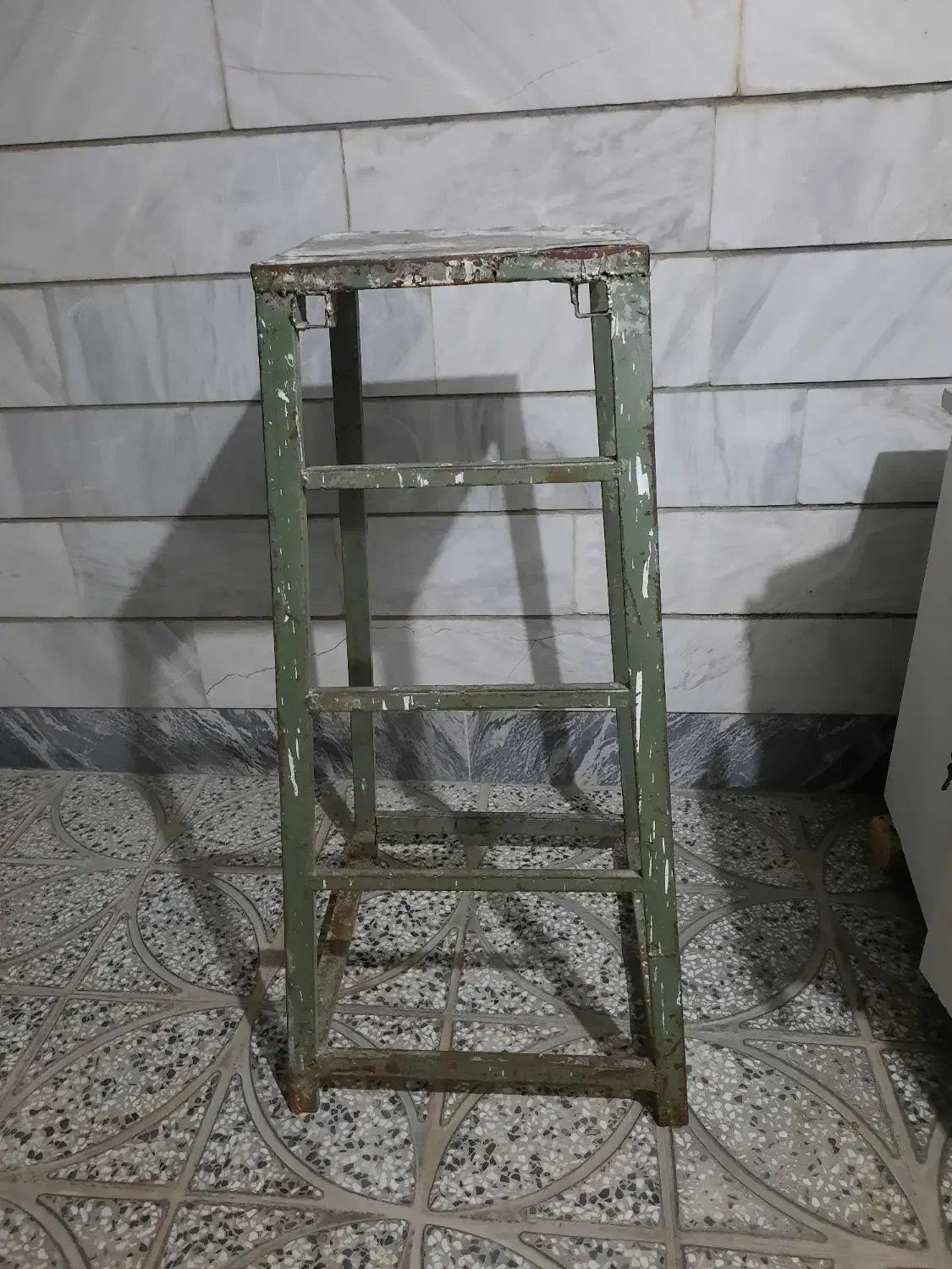 چهارپایه|صندلی و نیمکت|بروجرد, |دیوار