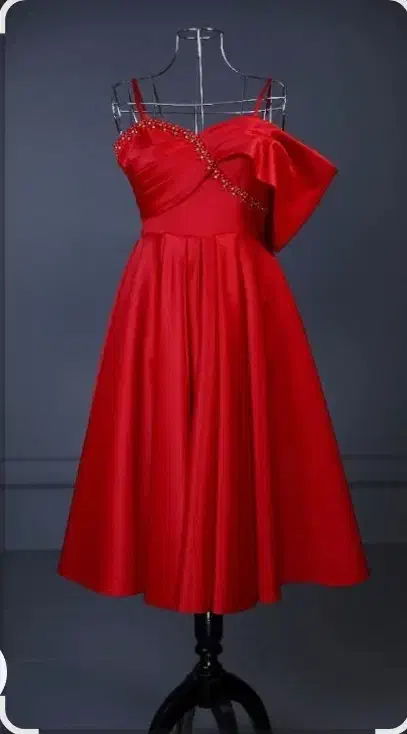 پیراهن پرنسسی قرمز|لباس|بومهن, |دیوار