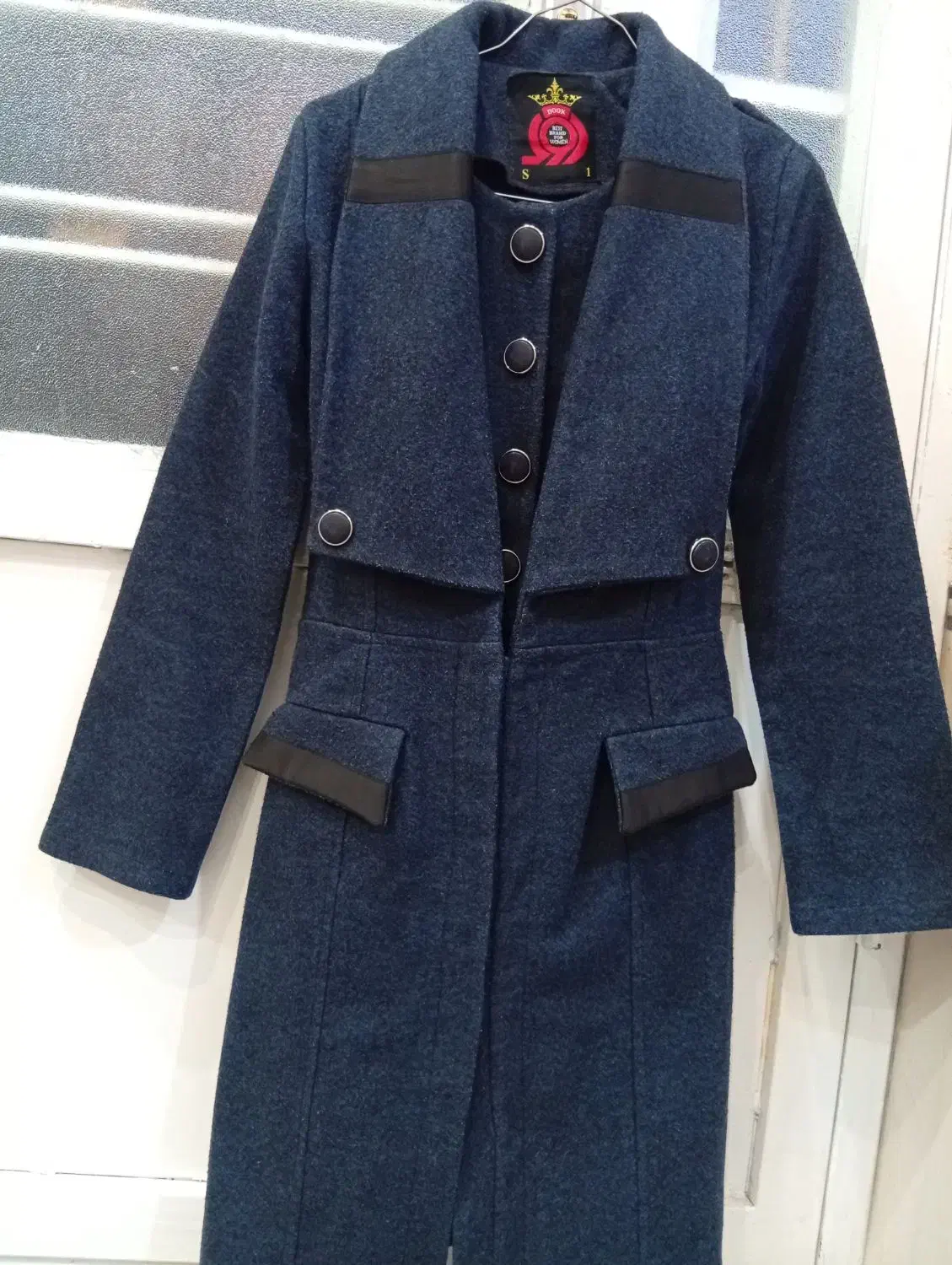 پالتو، کت|لباس|فسا, |دیوار