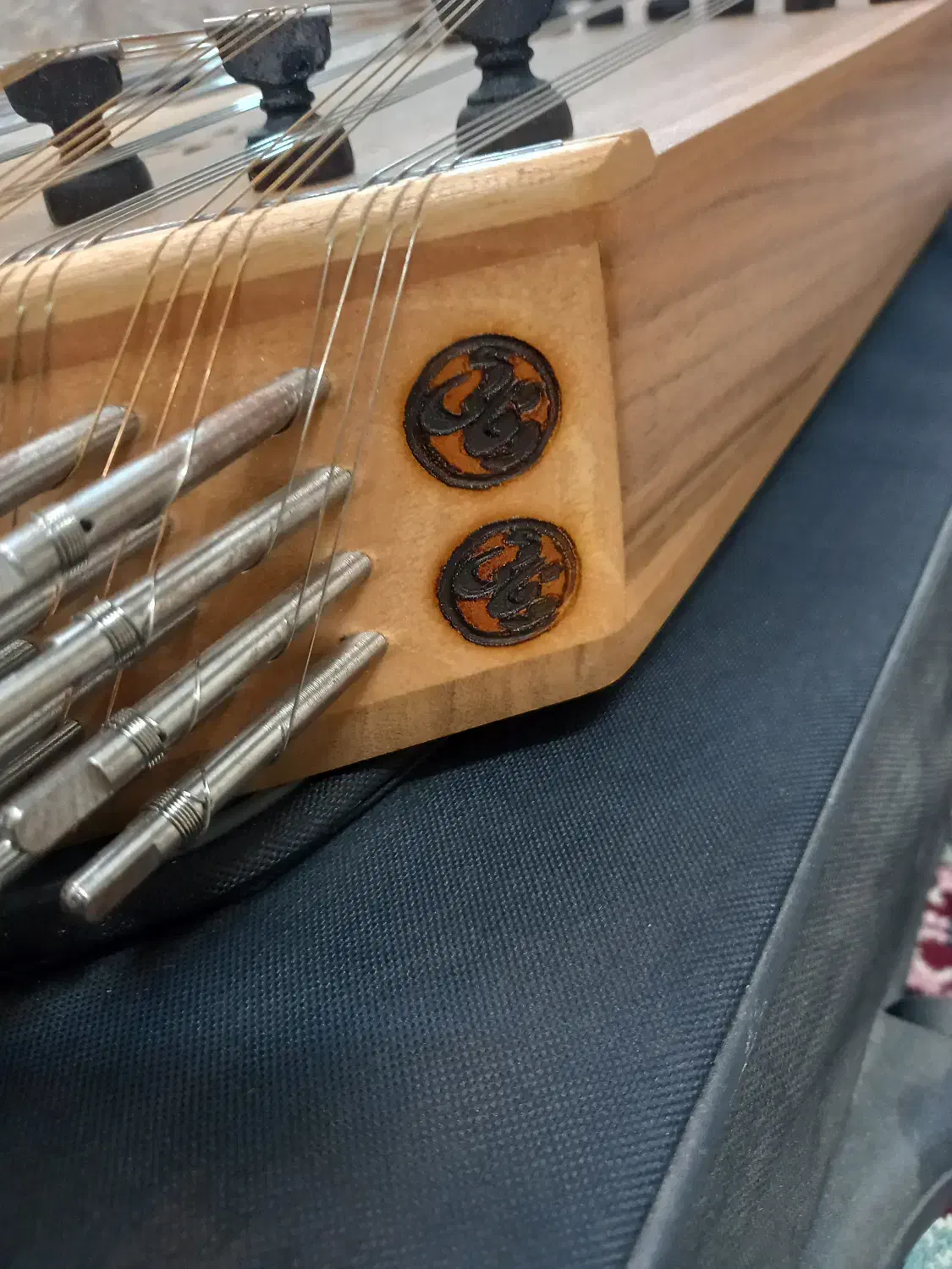 سنتور ۳مهر|سازهای سنتی|کرمان, |دیوار