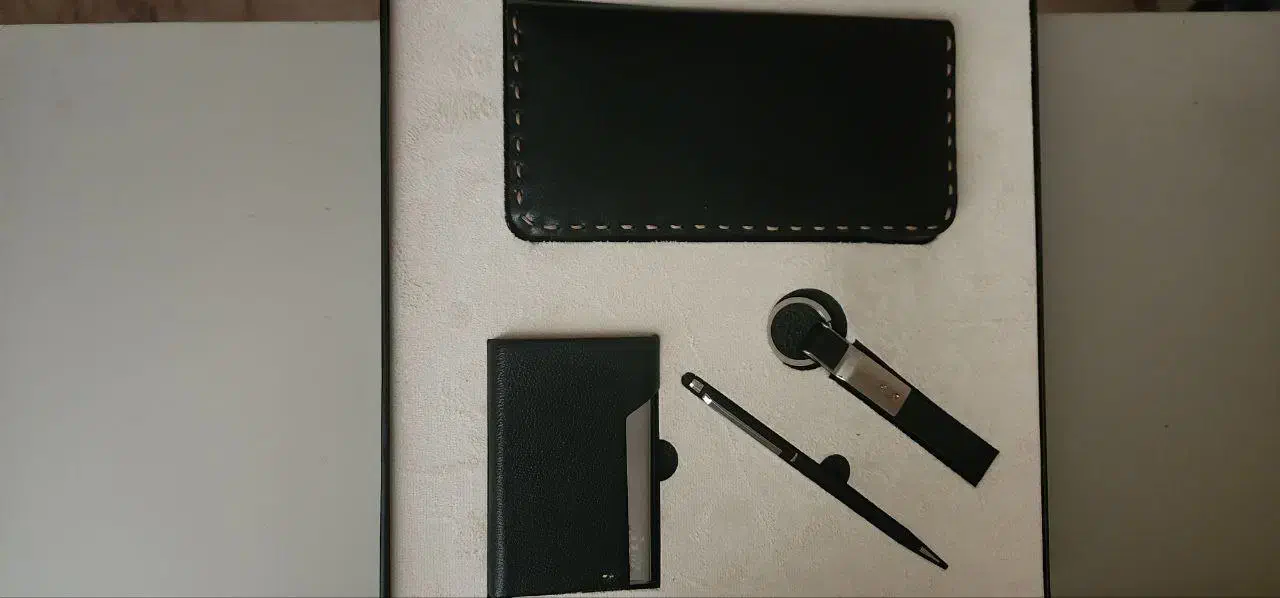 ست کیف و خودکارجاکارتی و جاسوییچی کادویی|صنایع دستی و سایر لوازم تزئینی|تهران, مرزداران|دیوار