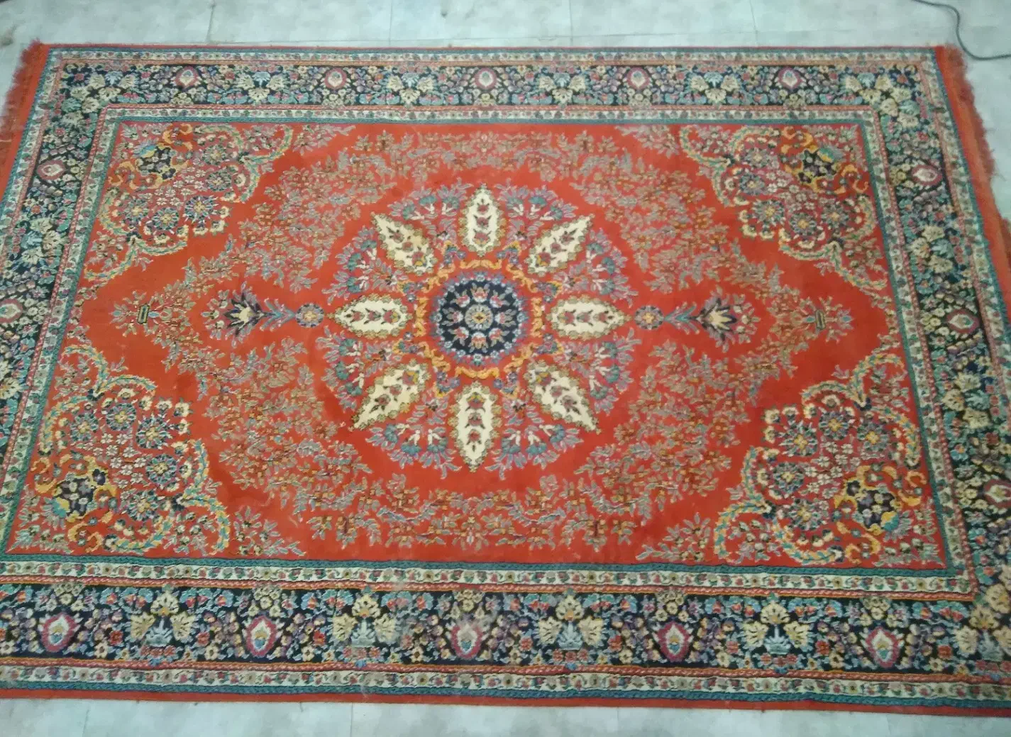 ۴ تا فرش|فرش|رشت, حومه رشت|دیوار