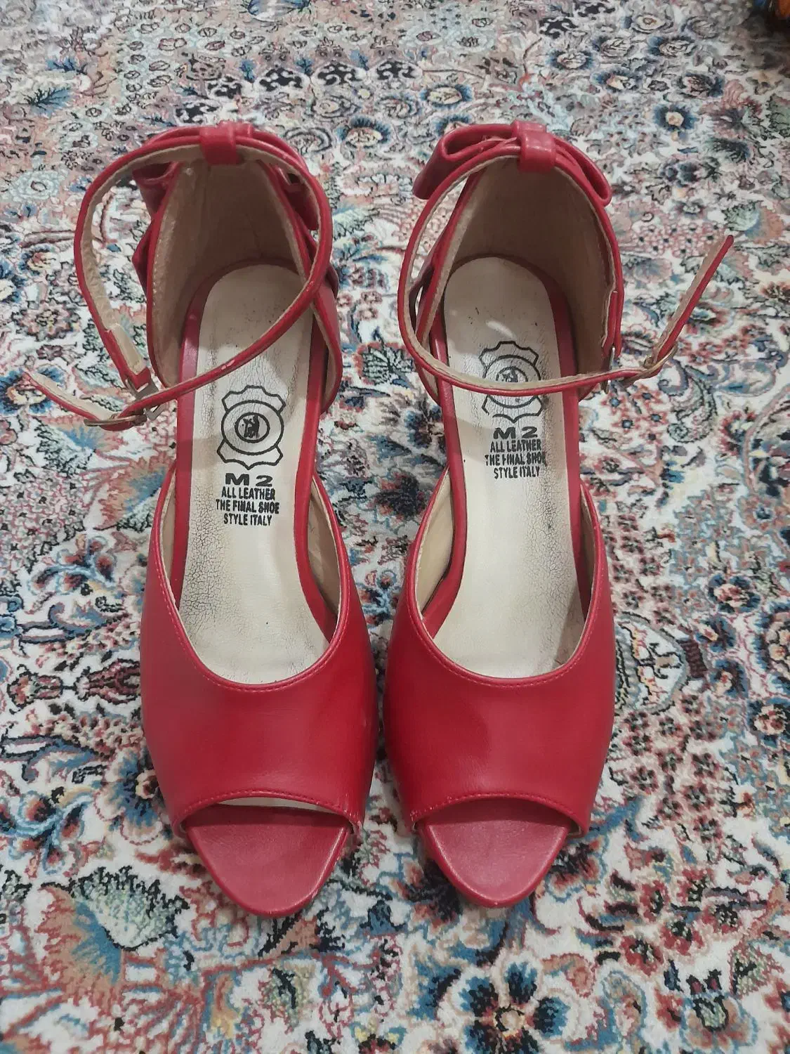 هر جفت کفش ۲۰۰ تومان|حراج|بناب, |دیوار