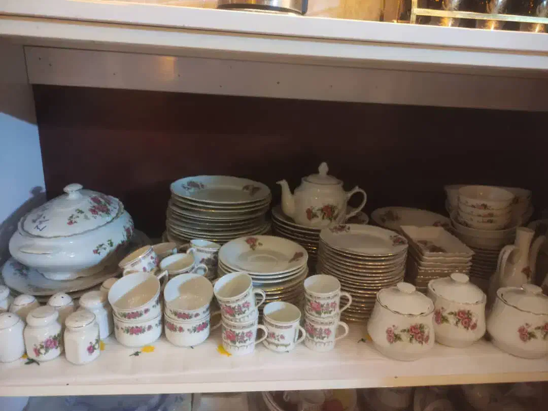 چینی و ظروف گل سرخی ۱۰۰ تیکه|ظروف سرو و پذیرایی|مشهد, صیاد شیرازی|دیوار